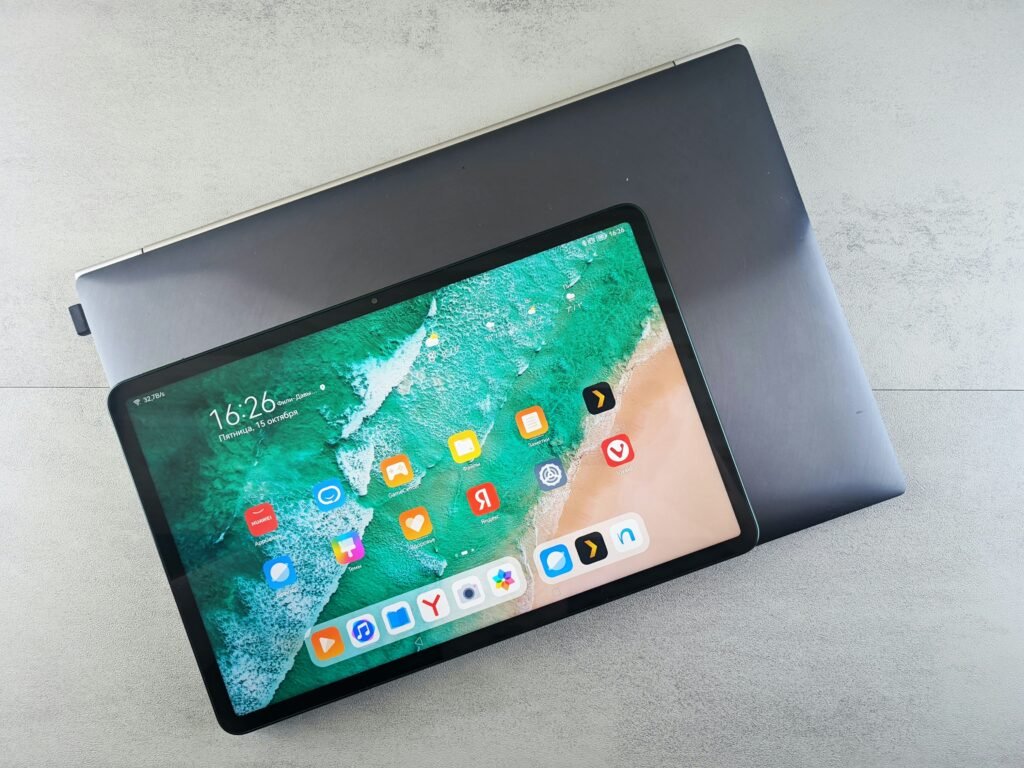  andrey-matveev-snSCyhHoCLY-unsplash jio tablet